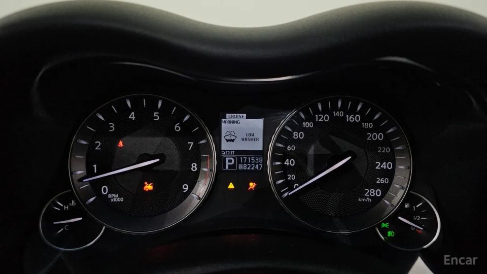 Infiniti M
