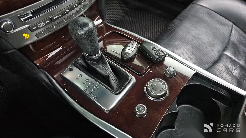 Infiniti M