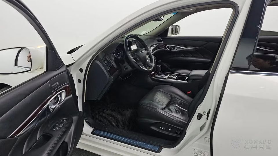 Infiniti M