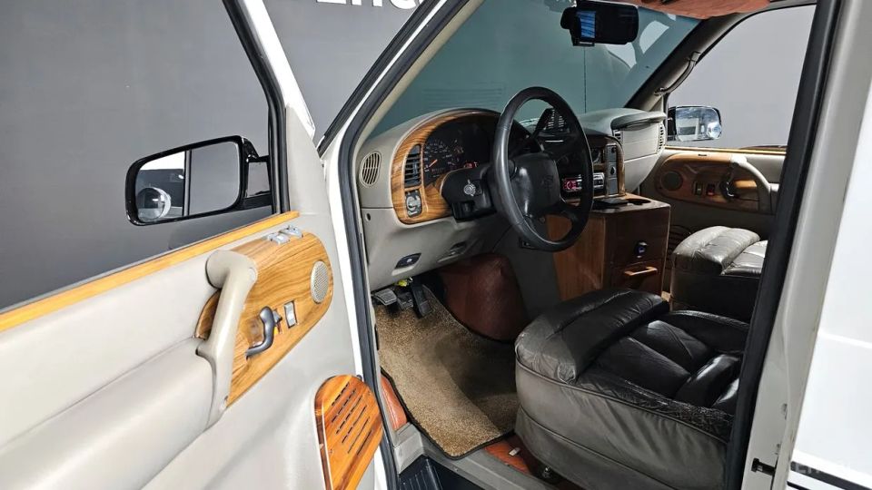 Chevrolet Astro Van