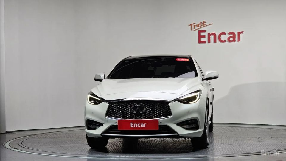 Infiniti Q30