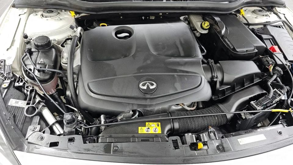 Infiniti Q30