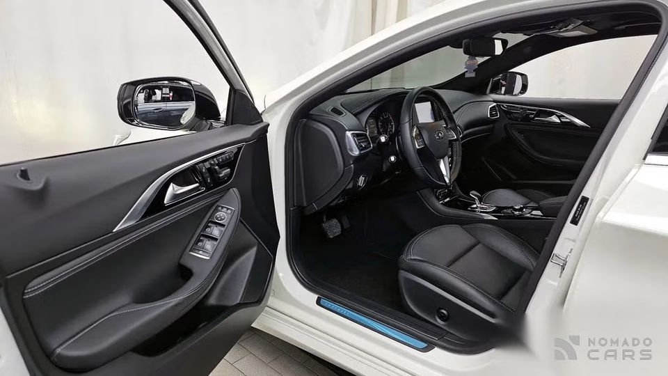 Infiniti Q30
