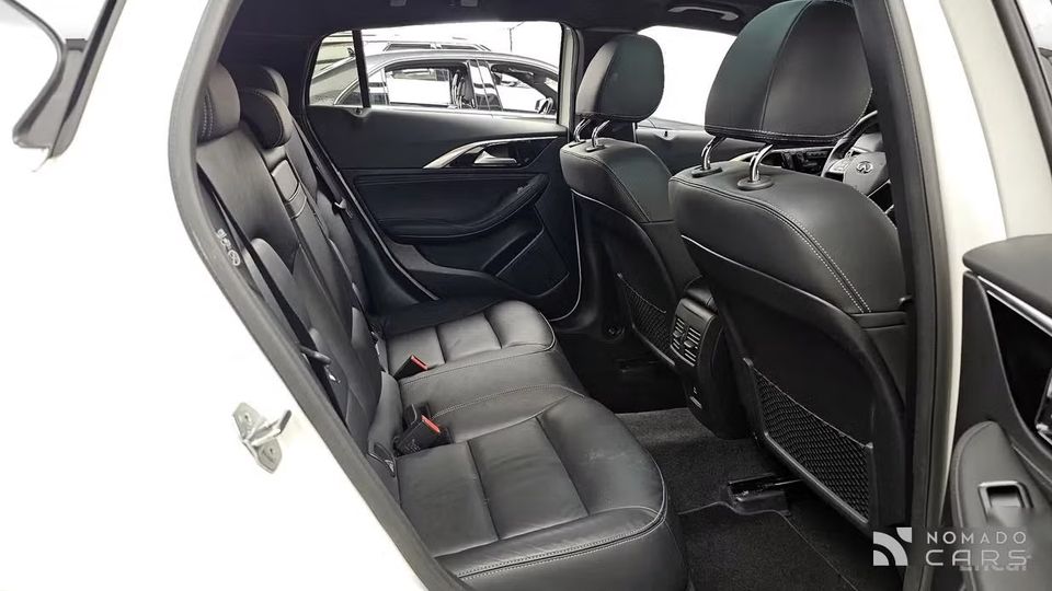 Infiniti Q30