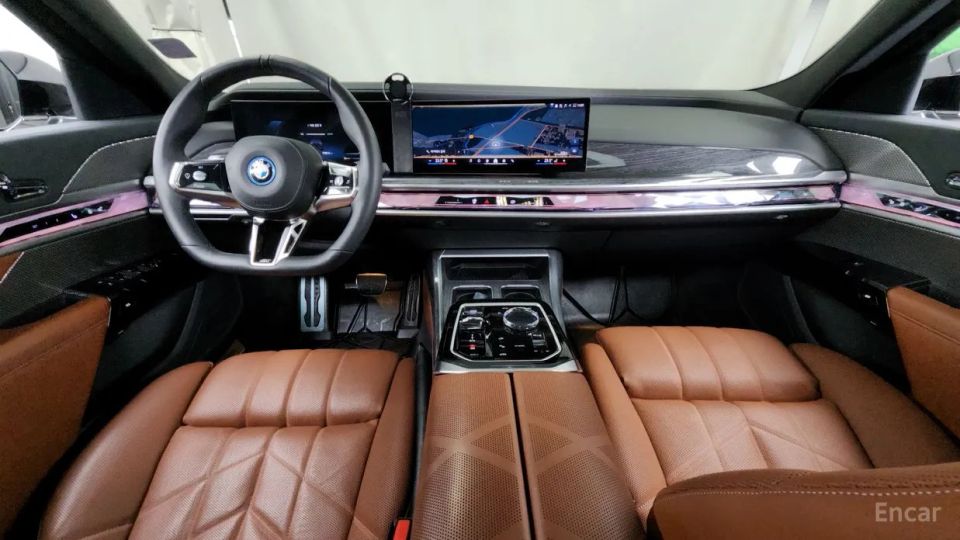 BMW i7