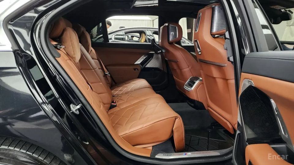 BMW i7