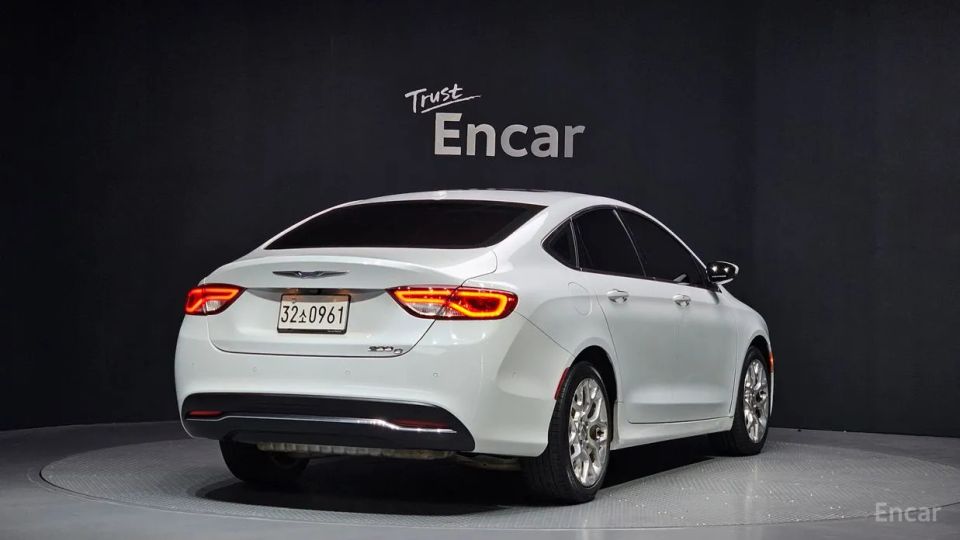 Chrysler 200