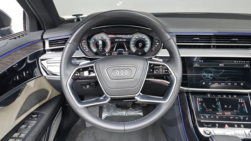 Audi A8