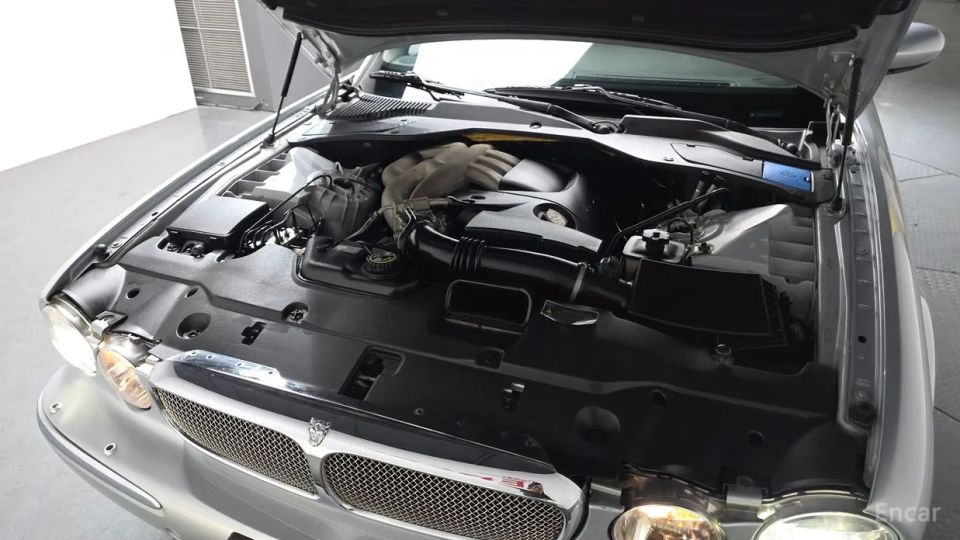 Jaguar XJ