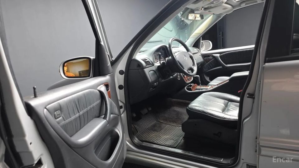 Mercedes-Benz M-class