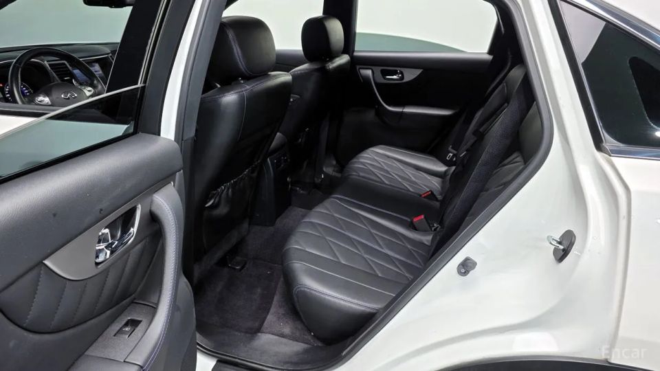 Infiniti QX70