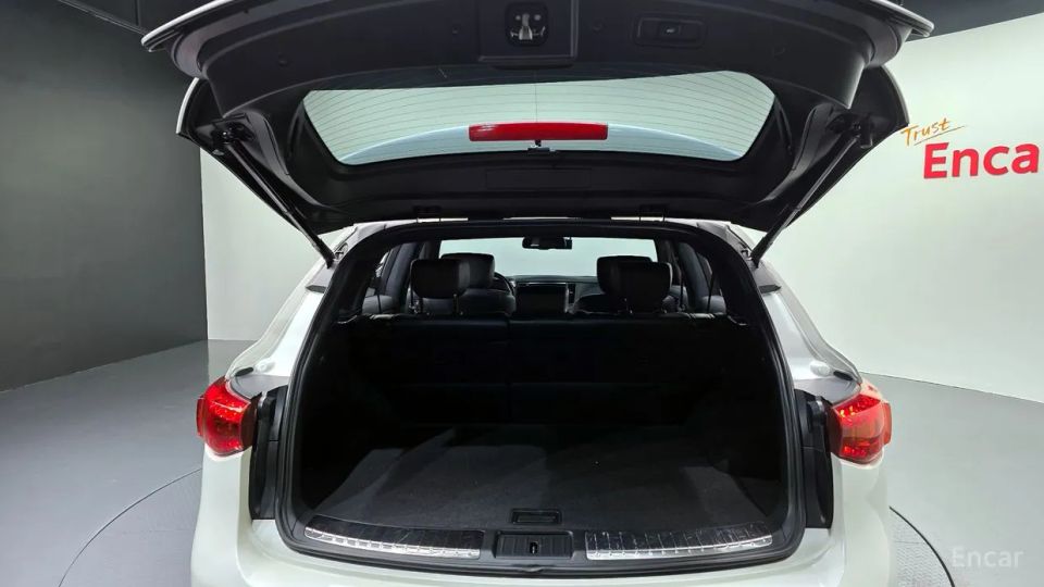 Infiniti QX70