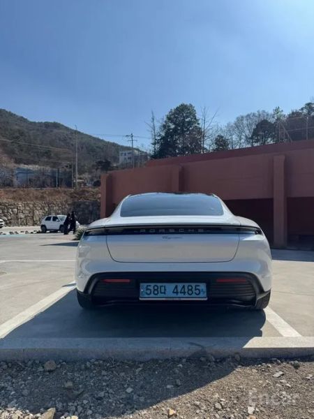 Porsche Taycan