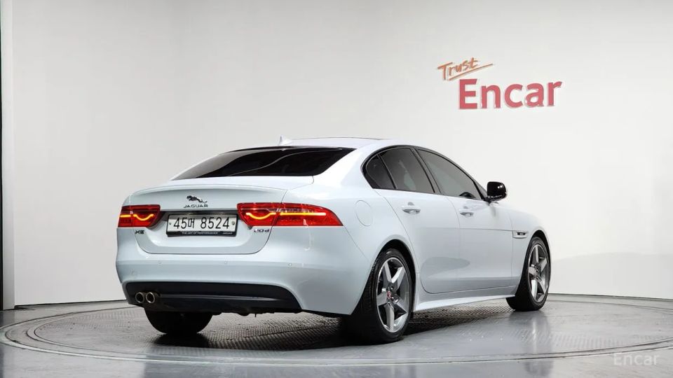 Jaguar XE