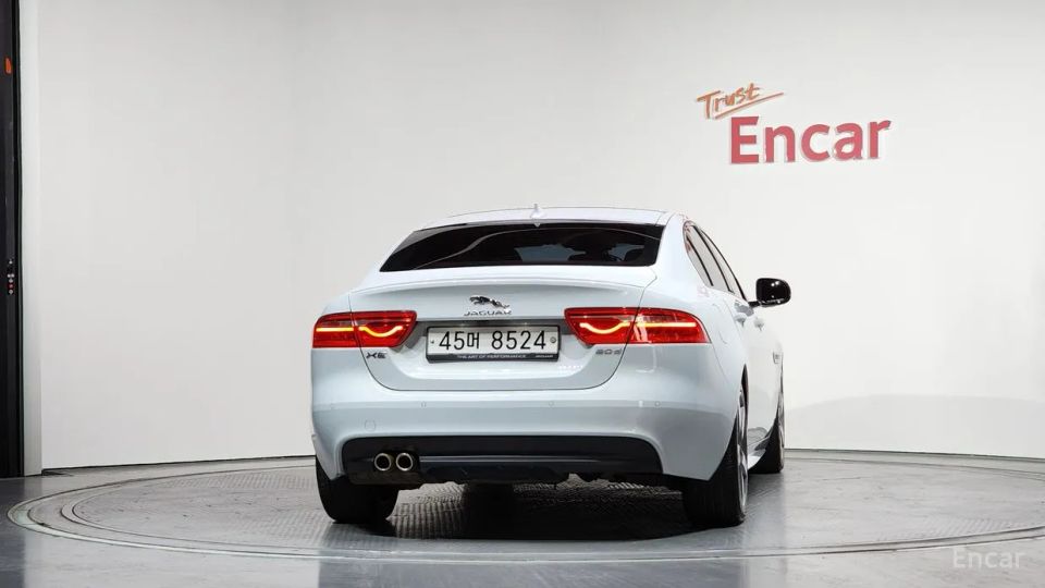 Jaguar XE