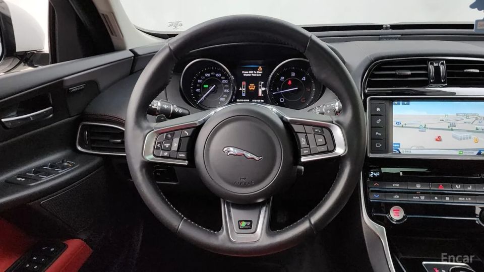 Jaguar XE