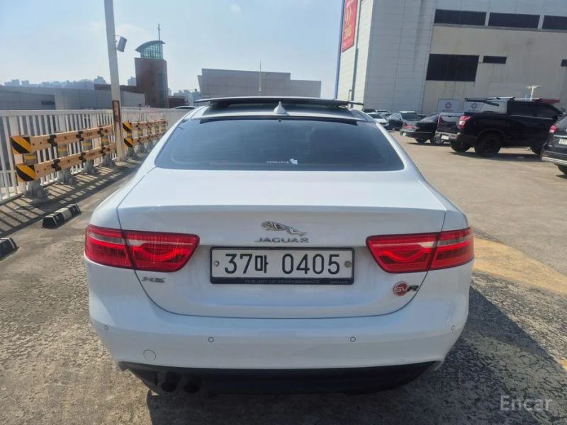 Jaguar XE