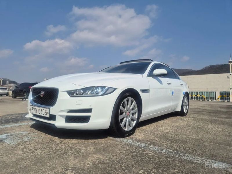 Jaguar XE