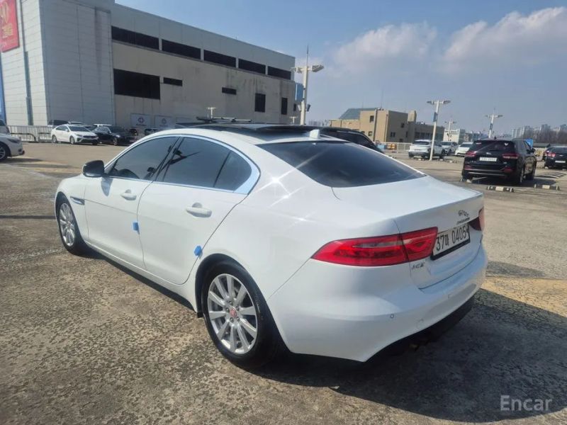 Jaguar XE