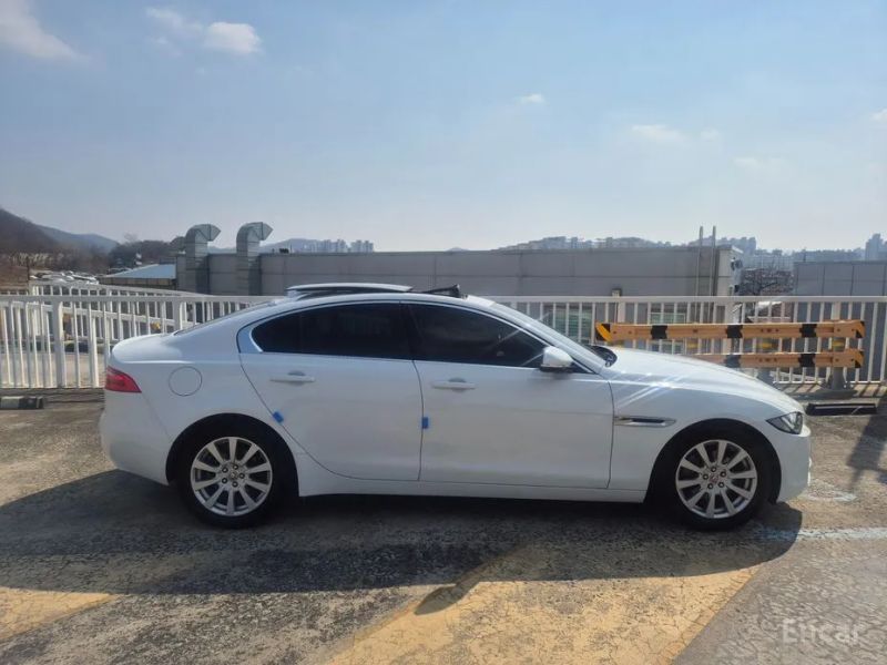 Jaguar XE