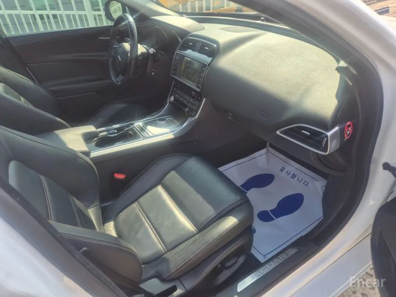 Jaguar XE