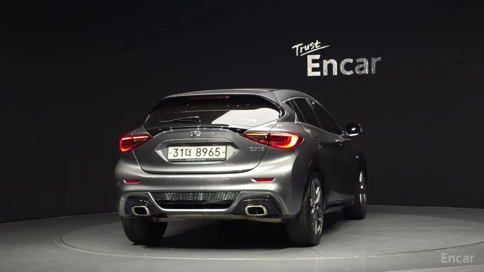 Infiniti Q30