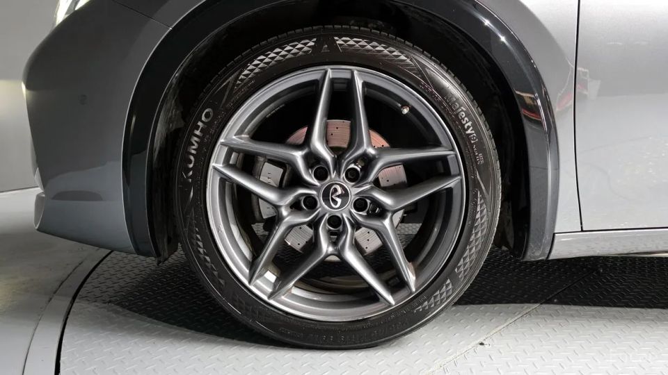 Infiniti Q30