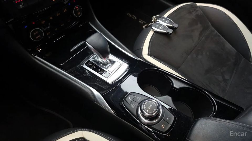 Infiniti Q30