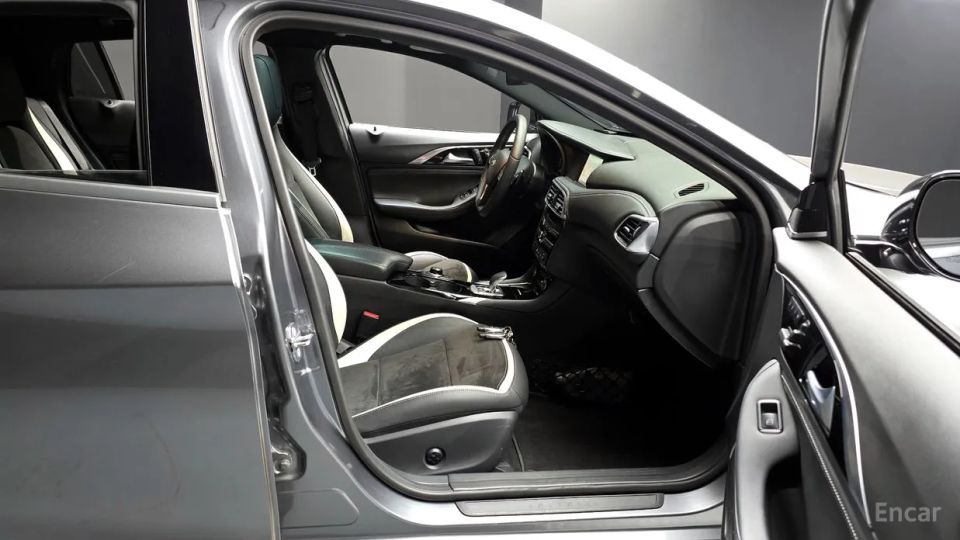 Infiniti Q30
