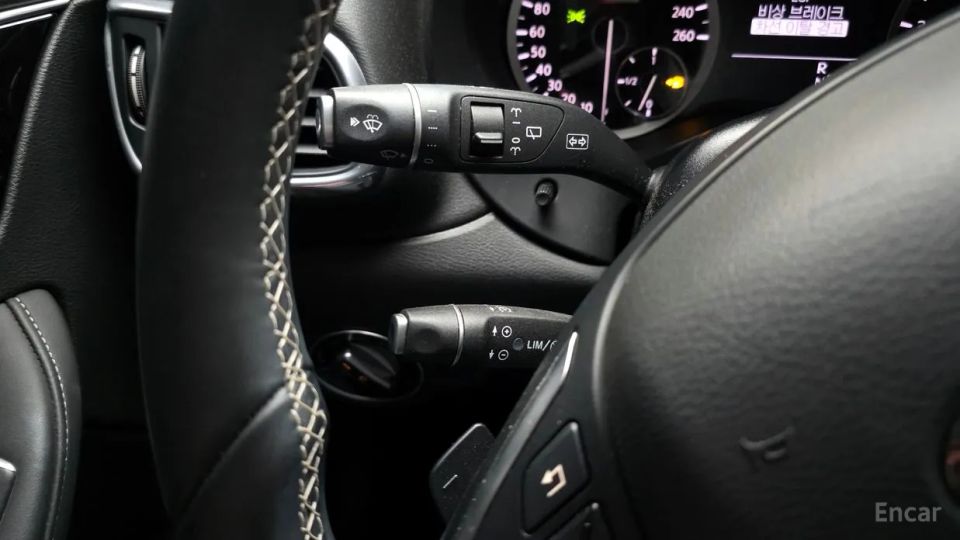 Infiniti Q30