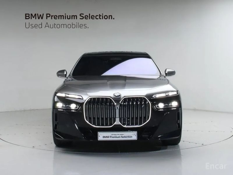 BMW i7