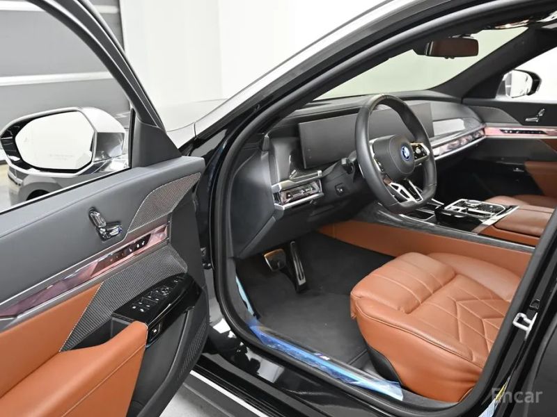 BMW i7