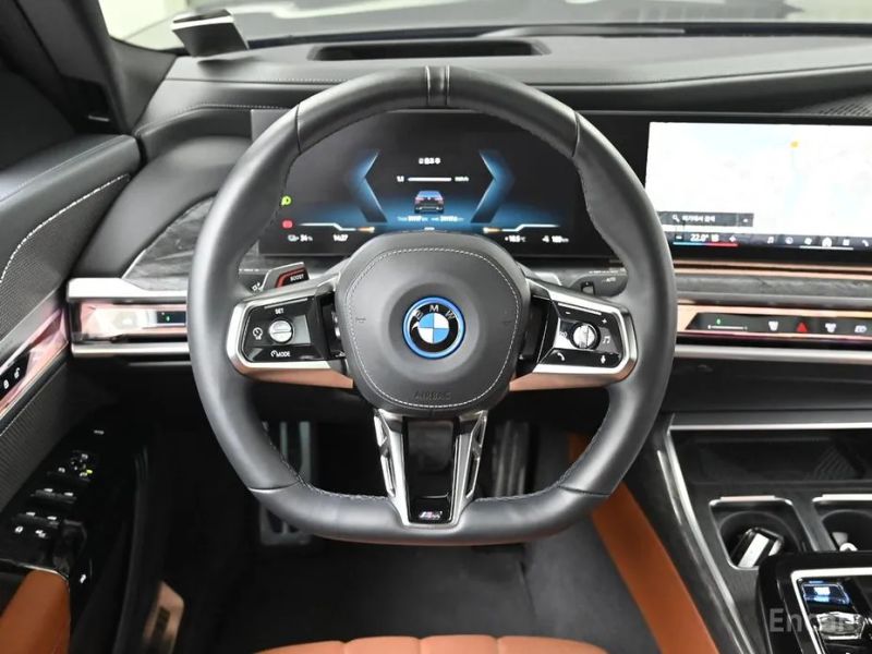 BMW i7