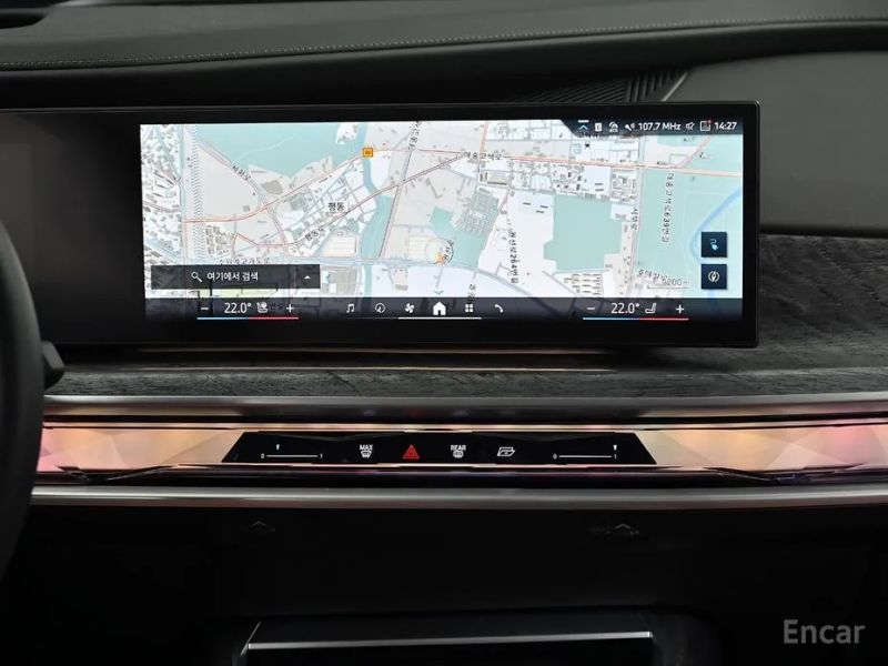 BMW i7