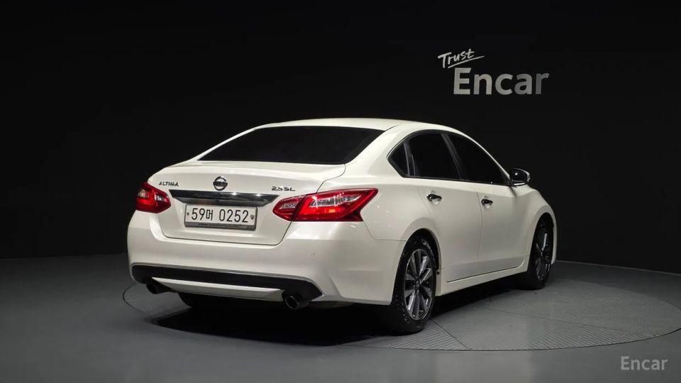 Nissan altima