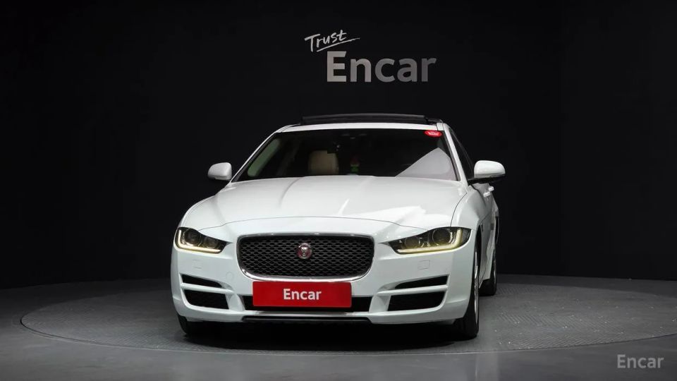 Jaguar XE