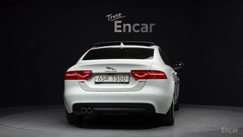 Jaguar XE