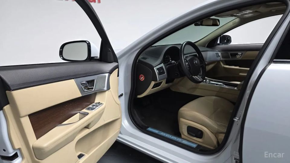 Jaguar xf