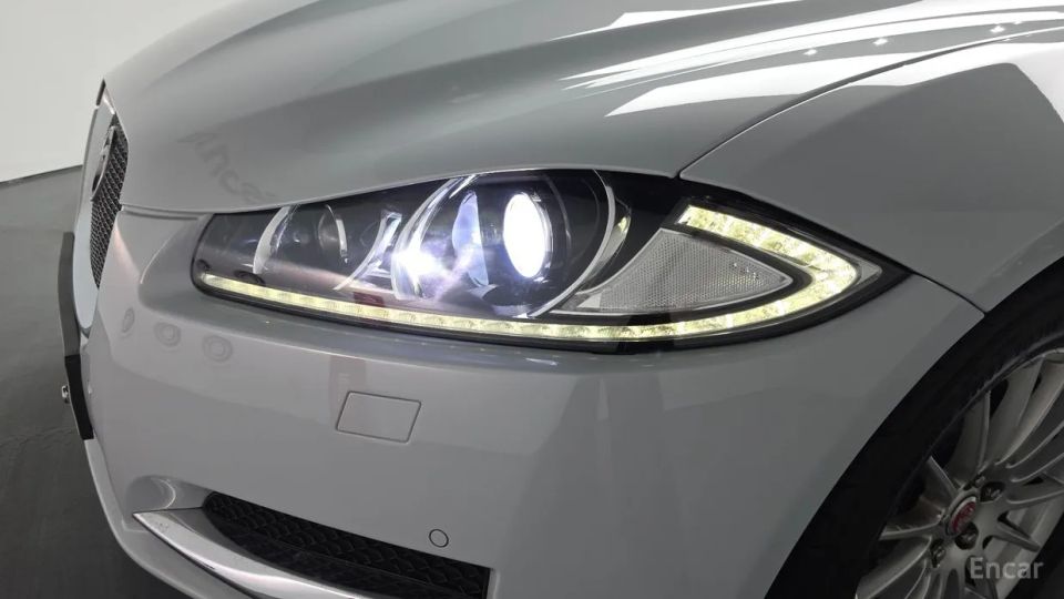 Jaguar xf