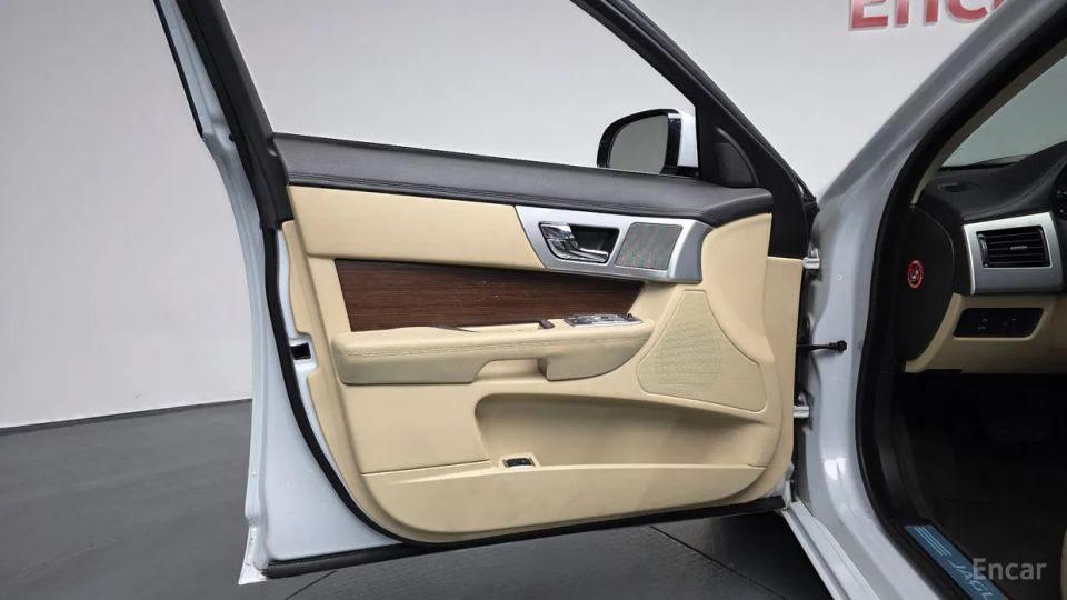 Jaguar xf