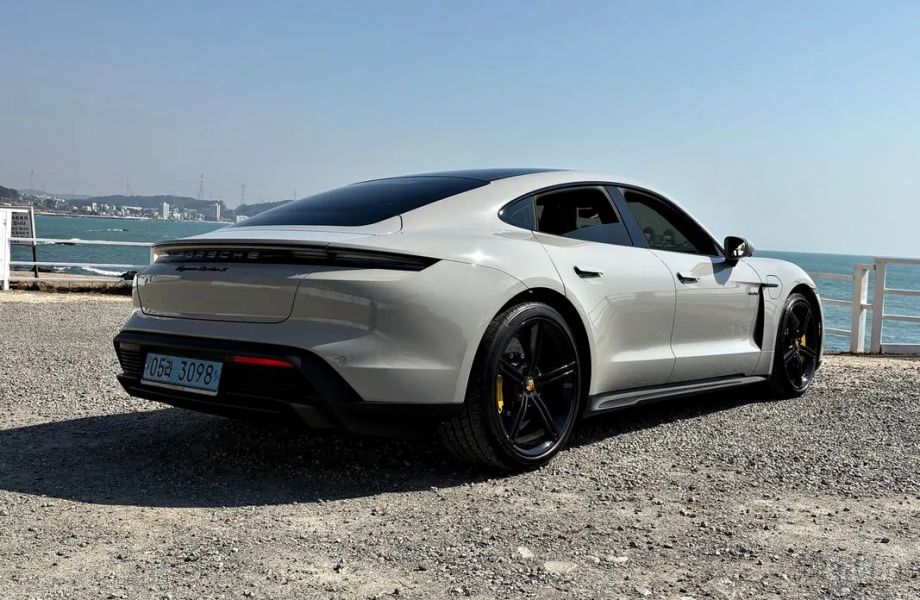 Porsche Taycan