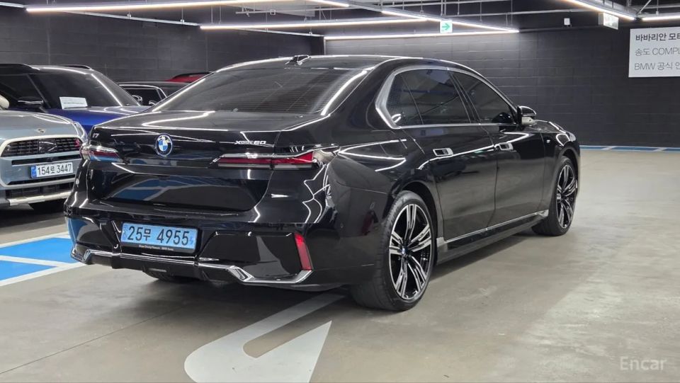 BMW i7