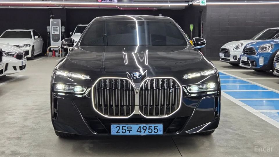 BMW i7