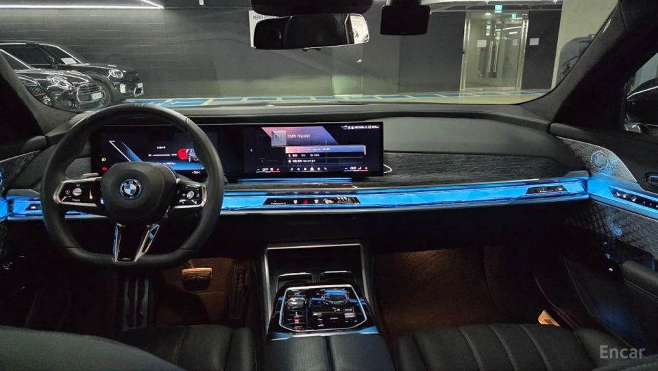 BMW i7