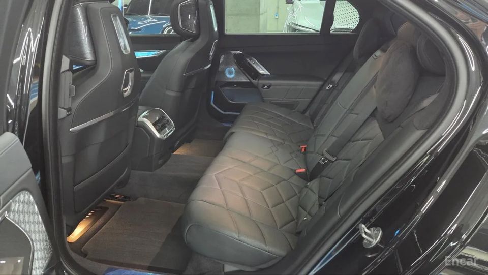 BMW i7