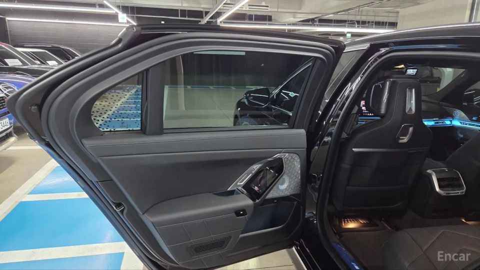 BMW i7