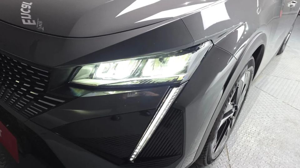 Peugeot 408