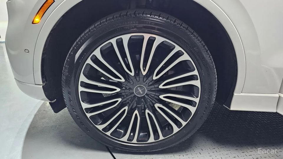 Lincoln Aviator
