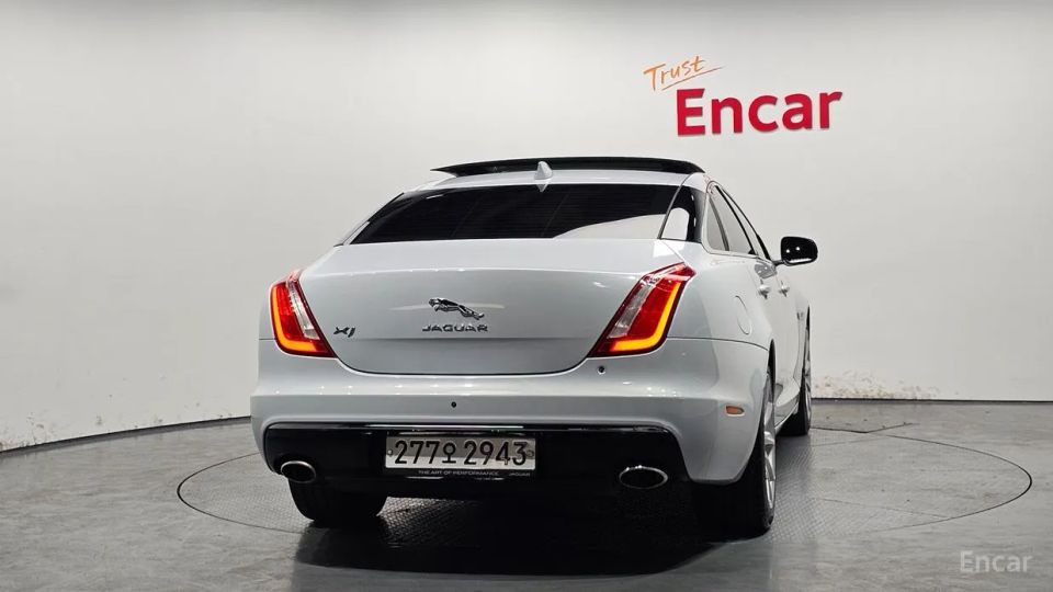 Jaguar XJ