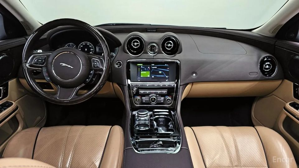 Jaguar XJ